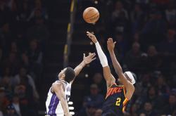 开云体育在线-关于雷霆客场大胜魔术，止住连败颓势的信息