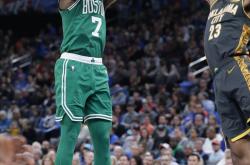 开云体育APP下载-凯尔特人横扫浙江队，克莱状态火热的简单介绍