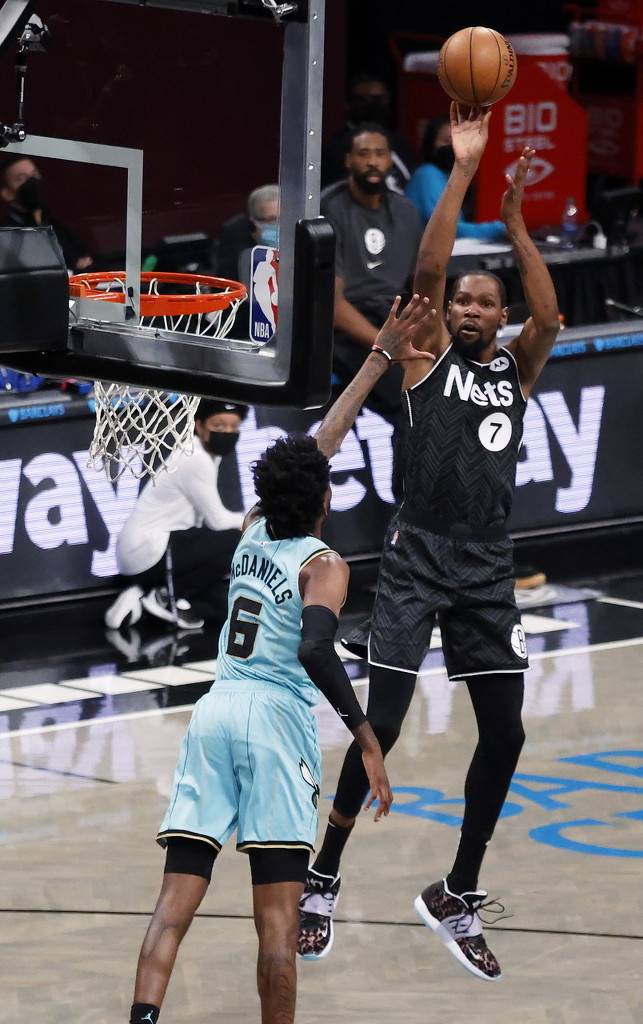 黄蜂客场战胜篮网，罗斯砍下23分