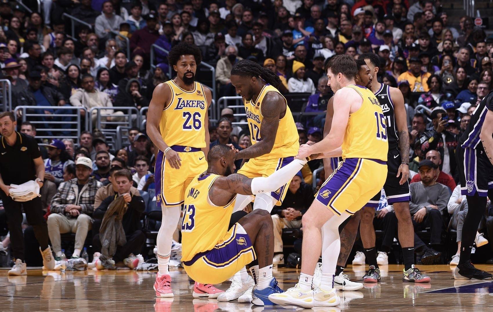 「国王负于湖人，大范甘迪郭老三上演两大排序」