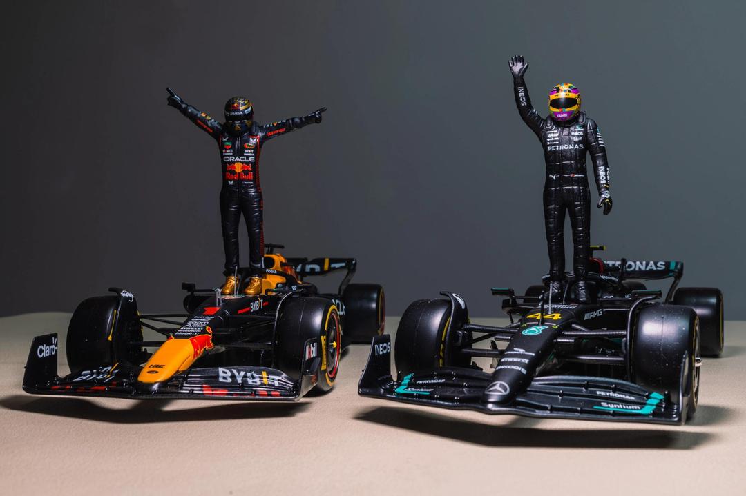 红牛二队鏖战红牛车队，塞恩斯惊艳四座的简单介绍